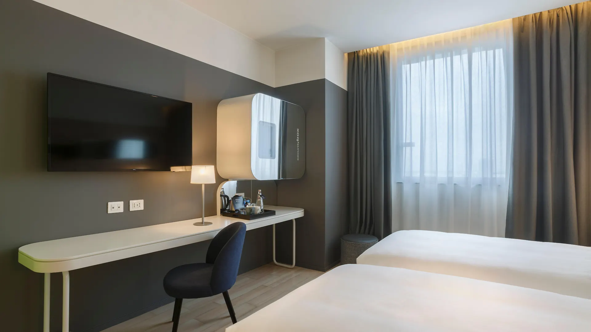 Voco Milan-Fiere By Ihg Hotel 4*, Milan Italy
